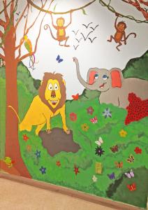 LCHC Pediatric jungle mural