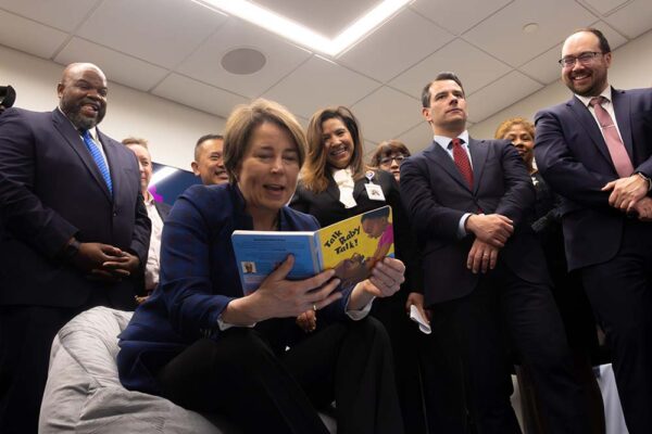 Reach Out and Read - Maura Healy Reading